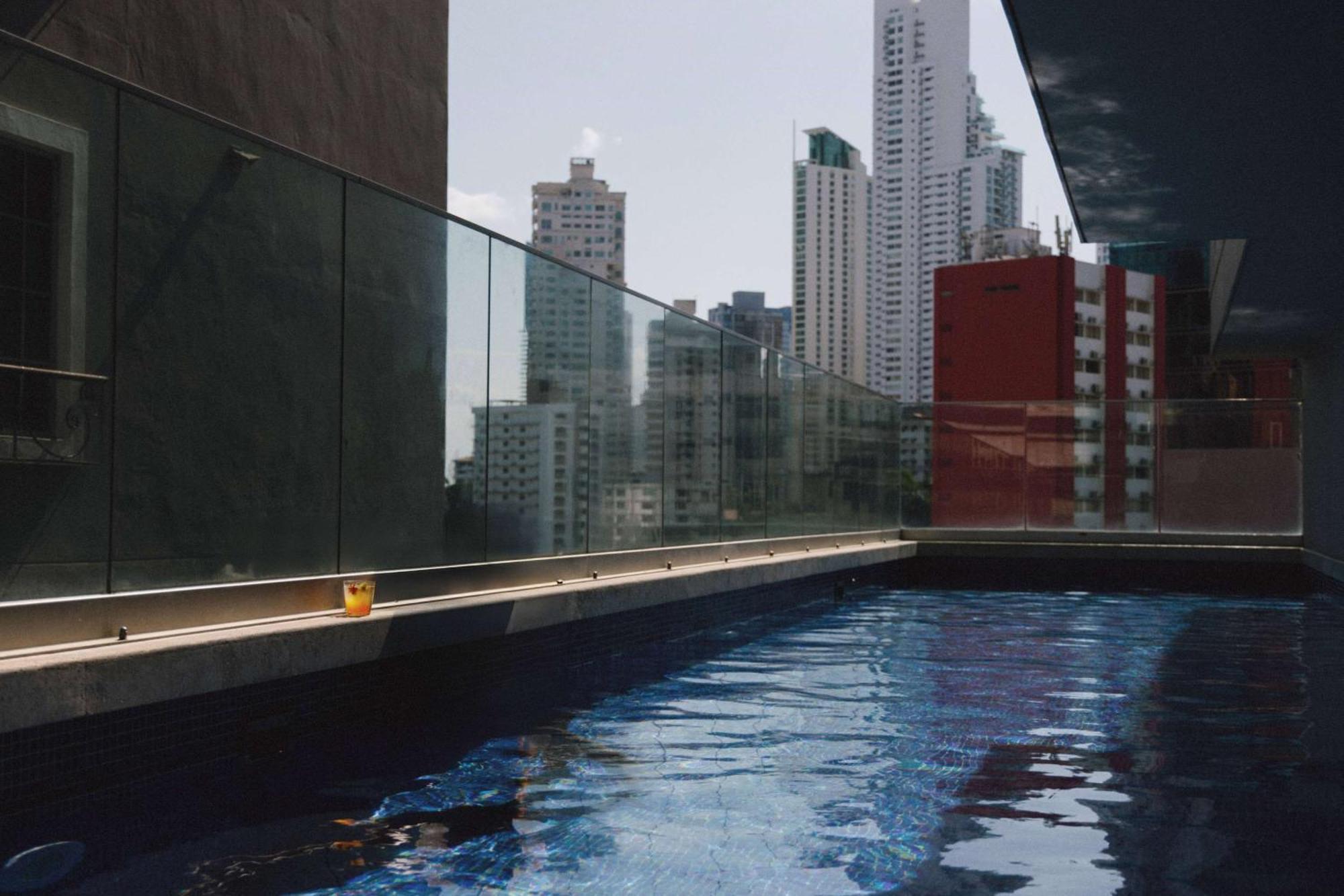 Bristol Panama, A Registry Collection Hotel Exterior foto Swimming pool at the rooftop